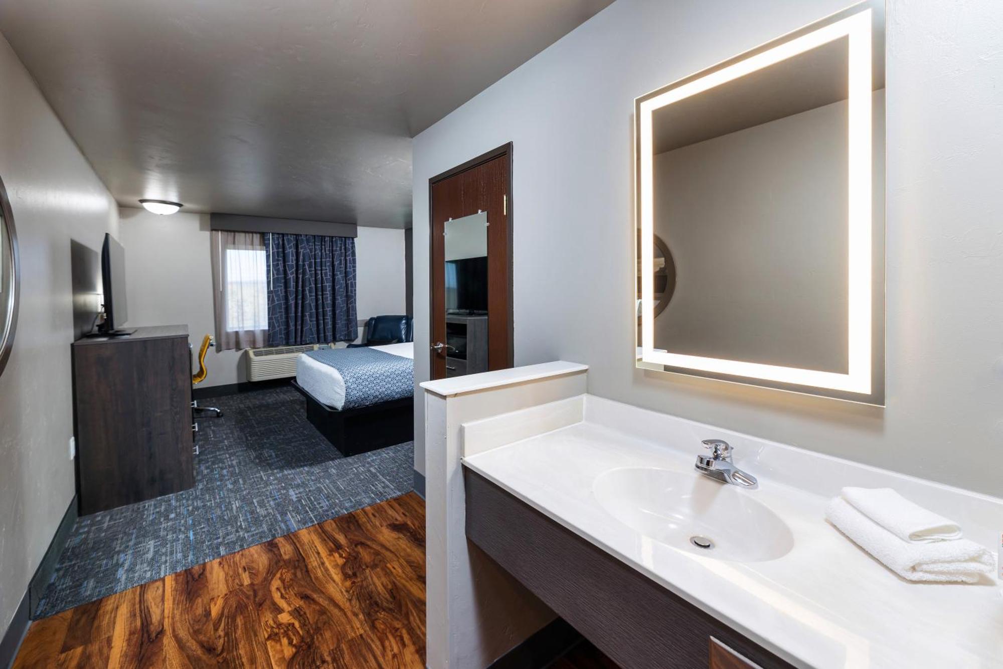 Hotel J Green Bay Room photo