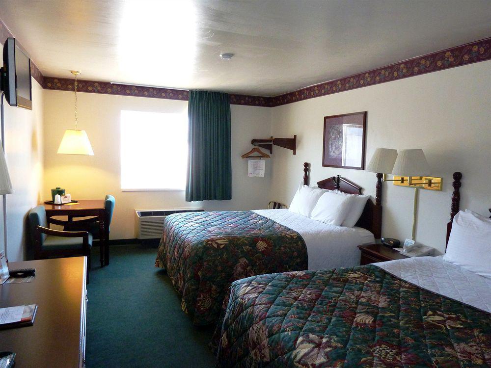 Hotel J Green Bay Room photo